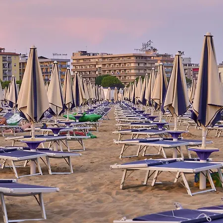 Cozy With Terrace Apartament Bibione